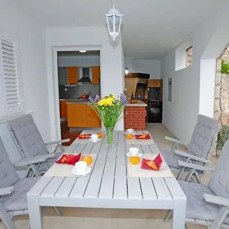 Holiday home Holiday Odiseja Slano